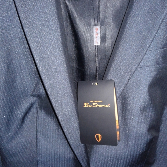 BEN SHERMAN. Navy pinstriped blazer with sheen. XL - Picture 4 of 4